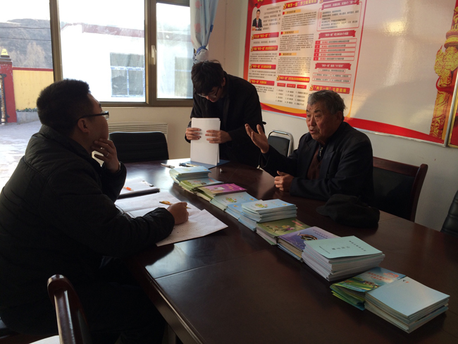 與當?shù)卣涣?jpg