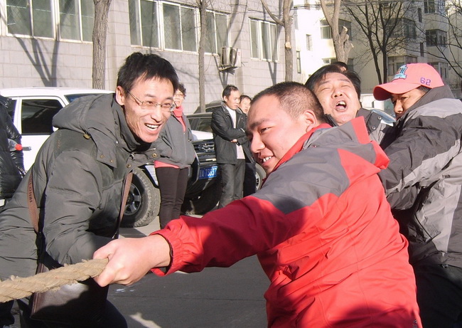 加油，看你的了?。S晉榮攝--2013年12月攝于地調(diào)院迎元旦拔河比賽中）_調(diào)整大小.JPG